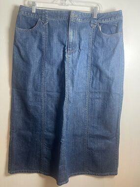 Eddie Bauer Women’s Blue Straight Denim Shirt  100% Size  : 16
